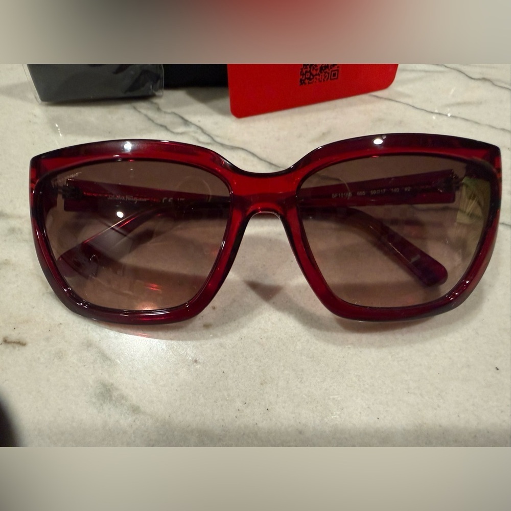 Salvatore Ferragamo SF1018S Sunglasses in Crystal Wine with Grey Gradient Lenses - Picture 3 of 16